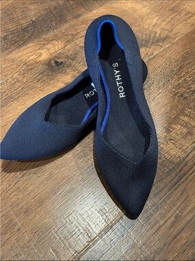 Like new Rothy's Navy Pointed Knit Flat - Women's Slip-On Ballet Shoe sz 8